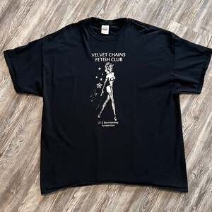 VELVET CHAINS Amsterdam Dive Bar T-Shirt